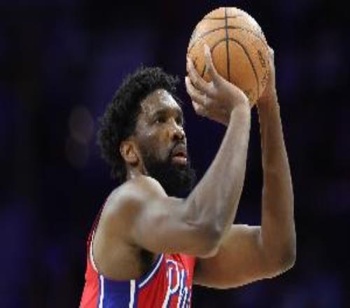 明天76人主场迎战火箭恩比德大概率出战乔治出战成疑