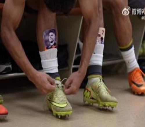 “重庆C罗”！向余望护腿板是偶像C罗，昨晚破门后模仿C罗SIU庆祝