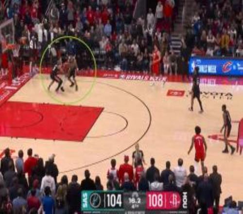 火箭vs马刺裁判报告：两次漏判！双方各获利一次！