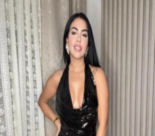 太阳报：一位西班牙女子因长相酷似C罗女友乔治娜，在网上走红