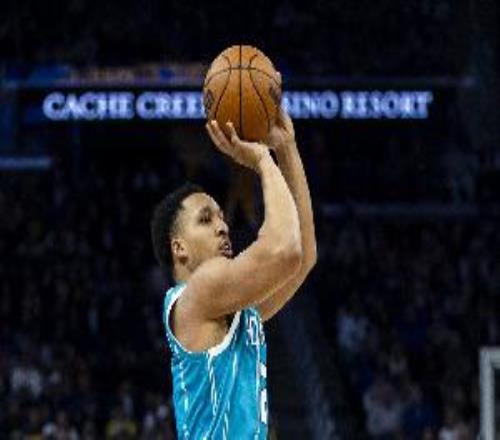 但凡投中几个呢！格威6投全铁&赛恩詹姆斯2中0二人一分未得