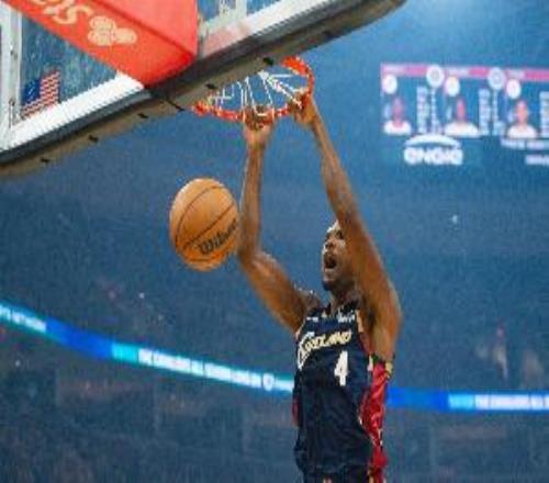 下半场机会不多！小莫布里半场就拿到13分11板全场14分14板3帽