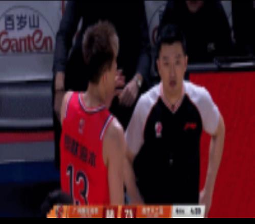 差别这么大郭艾伦下场后同曦一波90打停广州