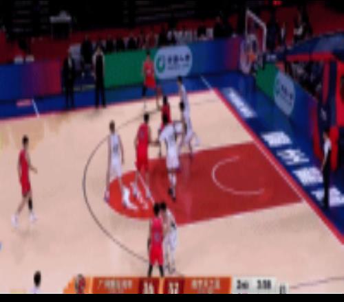 一个回合7分！刘颜诚三分命中就地断球给霍勒迪再打3+1