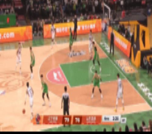 极为强硬！高诗岩虚晃后三分强投命中率队扳平比分