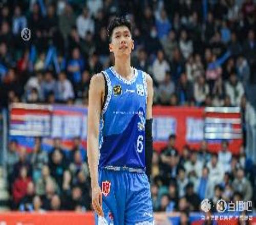 继续加油！邹阳13中5&罚球7中6拿到18分6板4断但正负值33