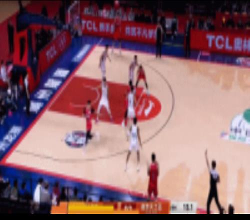 戏剧性来了徐昕传球郭艾伦失误后者犯规送违体