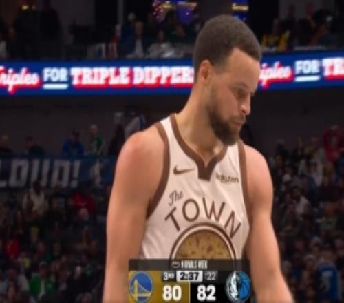 挺身而出！库里外线开炮连续三分命中率队迅速迫近比分