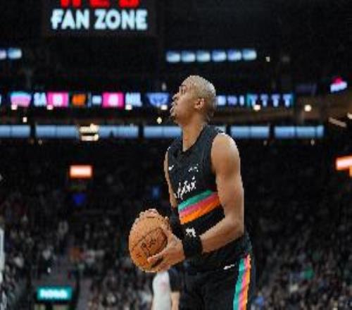 定海神针！凯尔登约翰逊19中9拿到21分5助正负值+9