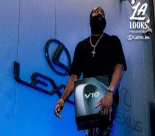 德比即将开始！快船官方晒出哈登和小卡今日帅气入场照