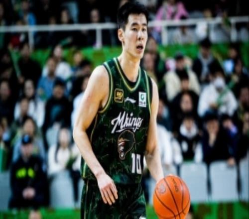 又是尽力局！郭昊文21中9&三分13中5空砍30分6板6助加时犯满毕业