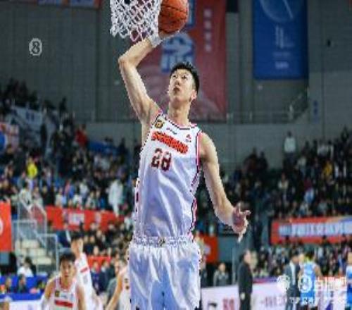 冲击力很强！王少杰半场4中4拿到10分2助罚球3中2