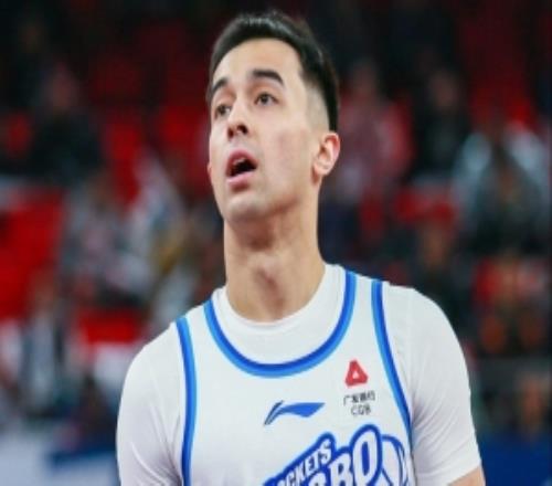 两年前的今天：阿尔斯兰26中13&罚球13中11爆砍42分10板10助2断