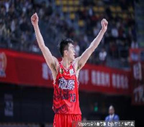 队内气氛不错！郭艾伦“抱怨”徐昕：就是你害大家还得加班！