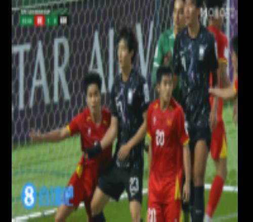 丁升培禁区内与阮庭北接触倒地，裁判亲自观看VAR后取消点球判罚