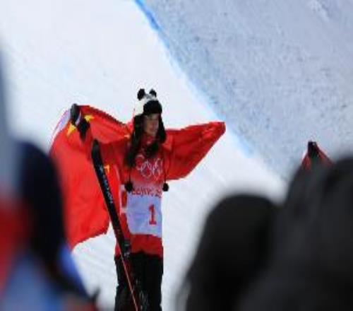 谷爱凌谈代表中国参赛冬奥会：美国已有代表了，喜欢自己开辟天地