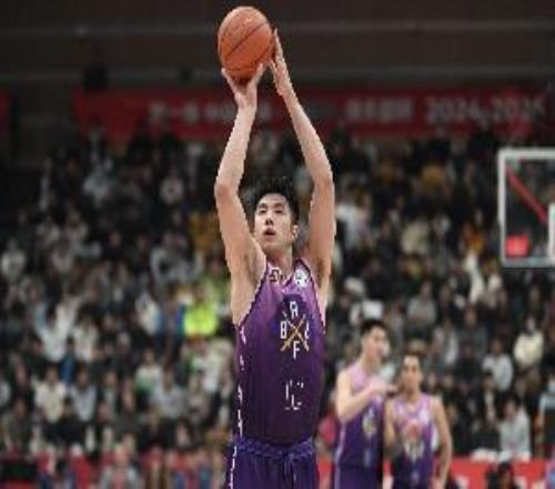 予取予求！邹雨宸半场7中4拿下10分8篮板次节带队反超