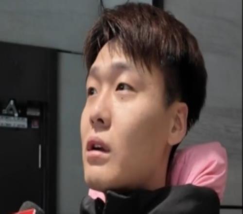 赵睿：伤病恢复得差不多了等教练的安排做好今晚上场的准备