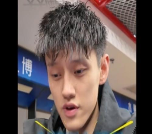 曾凡博：球队困难时期能坚持就坚持有需要吃止痛药也会上