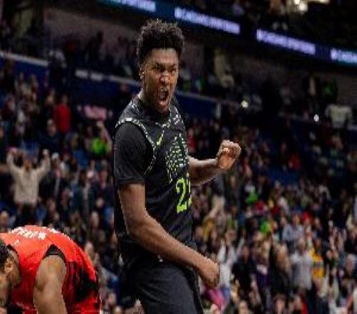 未来可期！奎因仅用46场就达成生涯200助攻近50年最快中锋