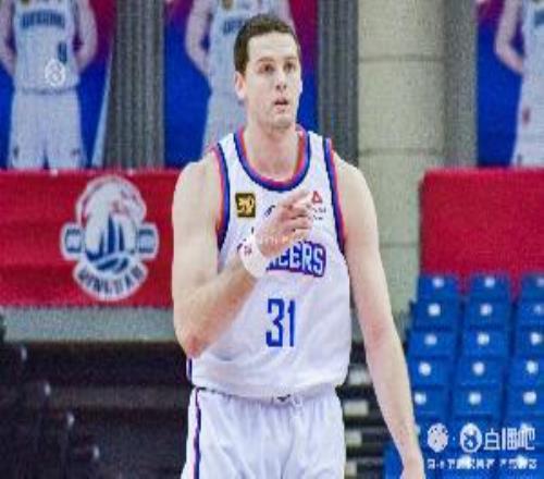 成也你败也你！大卫詹姆斯末节带队打回悬念但连失绝平三分