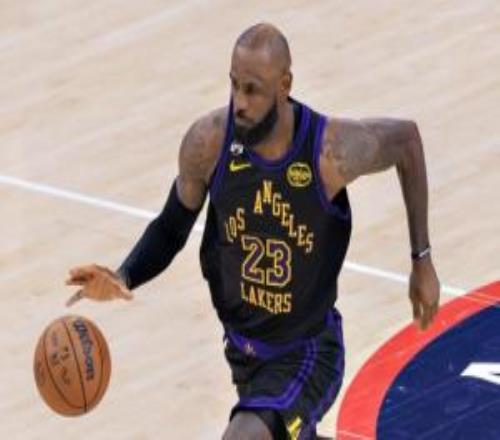 Shams：詹姆斯现在大部分时间打高尔夫不太关心篮球界发生的事