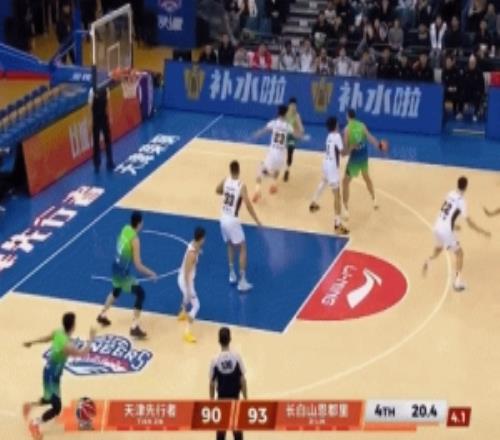 可惜了！天津2次落后3分大卫詹姆斯连续绝平三分都不中