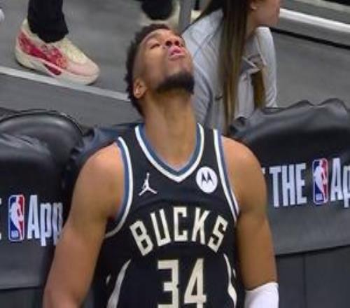 该走了字母哥仰头+低头+捂脸沮丧之情溢于言表