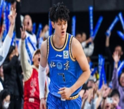 带伤尽力了！曾凡博12中7拿到20分8板2助2断1帽得分篮板全队最高