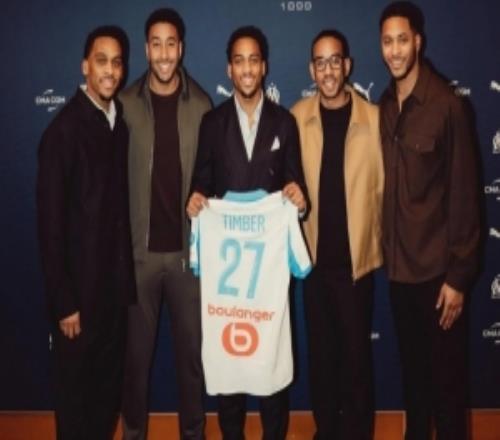 一共五兄弟！朱利安廷伯参加双胞胎昆滕廷伯加盟马赛签约仪式