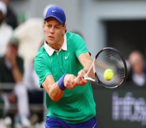 辛纳谈晋级：今天运气好，因为高温规则能关顶棚比赛