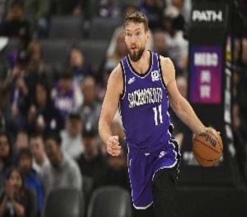 谁要小萨博尼斯半场13分钟7中5拿到14分6板5助正负值+15