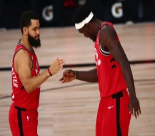 范弗里特回忆全明星赛季：我让西卡做大当家因为我不想被包夹