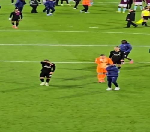 22伯恩利！热刺远征球迷高喊：弗兰克下课！