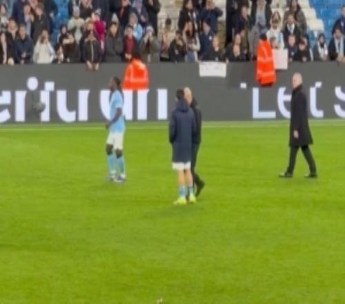 记者：曼城20战胜狼队赛后，瓜帅对谢尔基进行了特别的指导