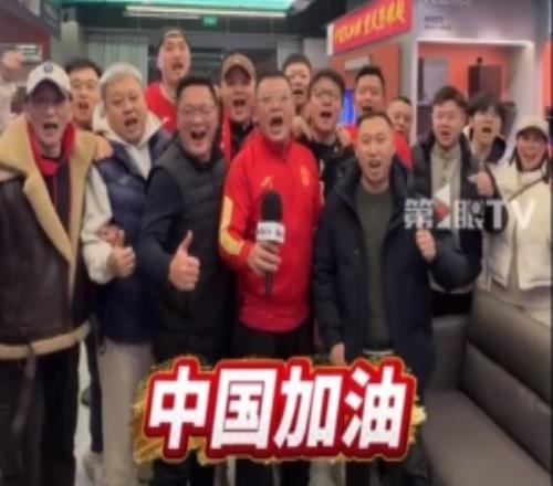 向余望、李镇全携手登场，向余望父亲和重庆球迷为U23国足呐喊