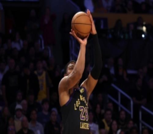 末节两记三分很关键！八村本赛季得分15+的比赛湖人9胜1负