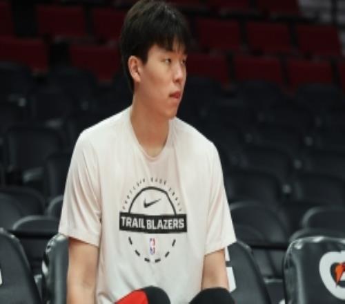 拓媒：杨瀚森离合格的NBA球员差很远约基奇在新秀赛季比他好十倍