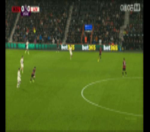 范戴克本方禁区内失误送礼！埃瓦尼尔森抽射破门，利物浦一球落后