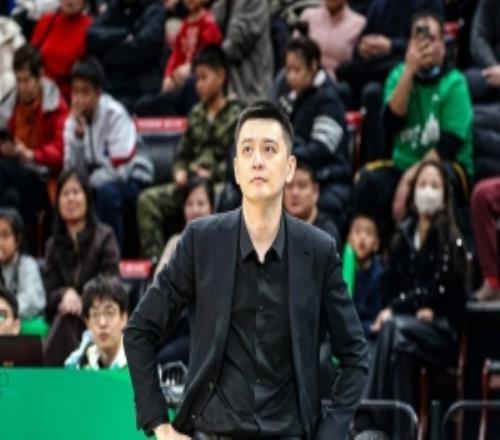 媒体人谈杨鸣辞职：一直带好学生班主任遇到末节4分起伏确实折磨