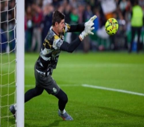 库尔图瓦取得西甲第150场零封，共出战332场比赛+零封场次超45%