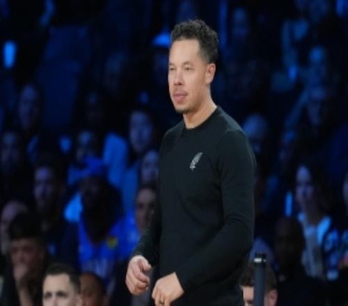 解说：马刺进攻不稳定核心打法也不明确今天几乎全员松懈