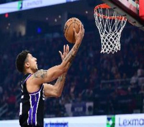 【菜鸟】克利福德15分篮网两人得分上双科比桑德斯9分4板2助