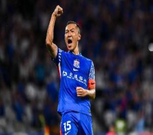 媒体人：斯卢茨基自掏腰包给冬训表现最好球员发红包，今年是吴曦