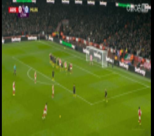 苏维门迪近距离头球攻门，被拉门斯神扑扑出