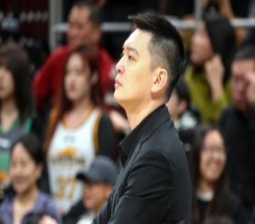 媒体人：杨鸣不执教辽宁后出路非常多篮球相关职务基本都能胜任
