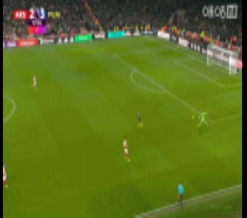 约克雷斯补时最后时刻单刀机会，但对利桑德罗犯规在先