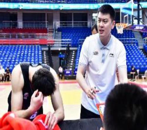 解说：辽宁目前所面临的问题可能并不是杨鸣下课就能迎刃而解的