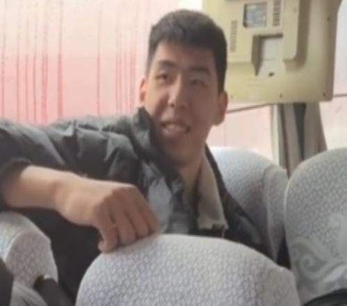 徐昕当选本周CBA最佳球员后竟被主教练胖揍了一顿！