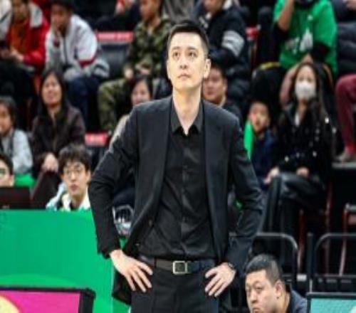 杨鸣：球队表现对不住球迷的支持&让大家很失望我非常内疚和惭愧